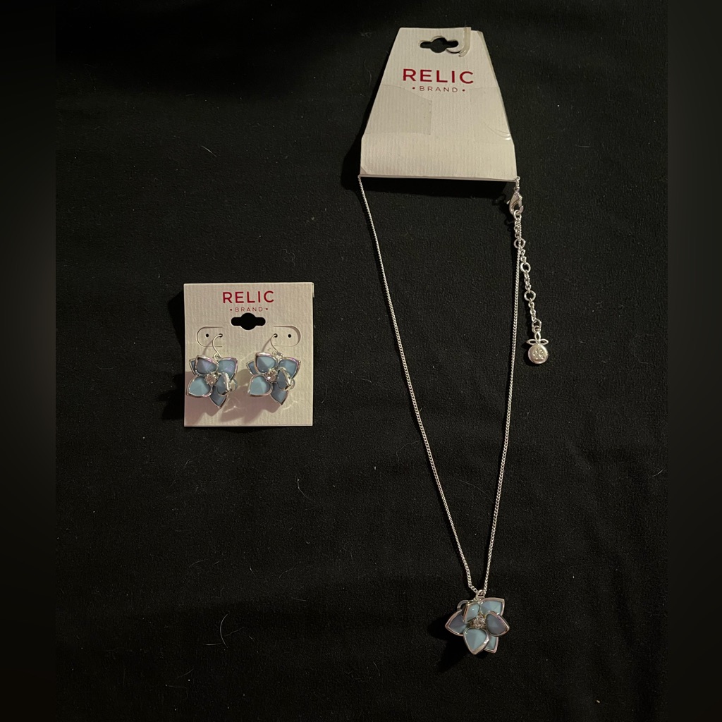 Womens Flower Earring And Necklace Set 9$